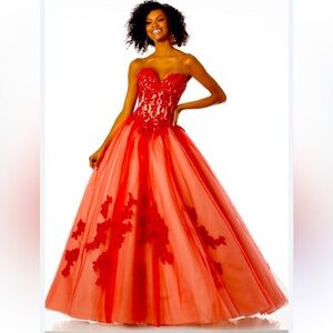 PROM PROM PROM 
STUNNING RED BEADED LACE UP CORSET BALL GOWN